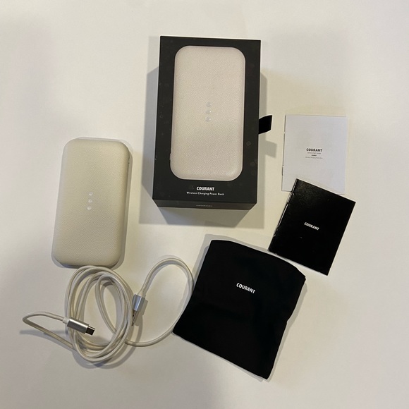 New in Box Courant Carry Wireless Charging Bank for Phones - Picture 2 of 16